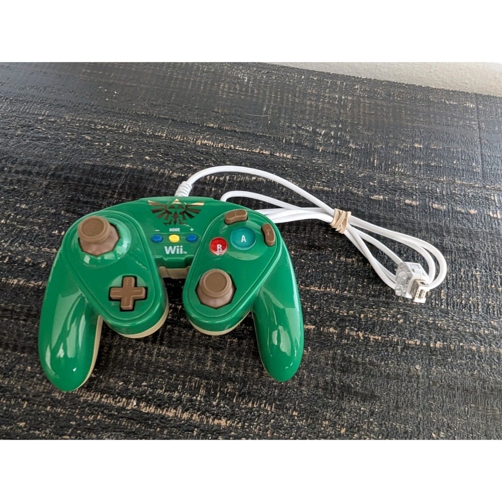 Nintendo Wii U Wired Fight Pad LINK Controller Green/Gold Legend of Zelda PDP